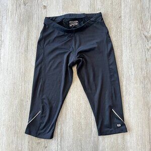 Womens Layer 8 Black Cropped Capri Leggings - XS